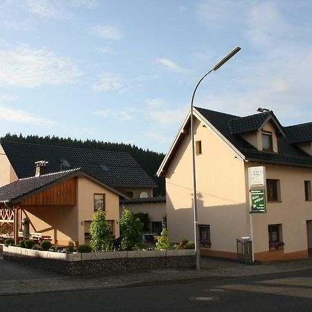 Bistro Im Ring Acomodação com café da manhã Quiddelbach Exterior foto