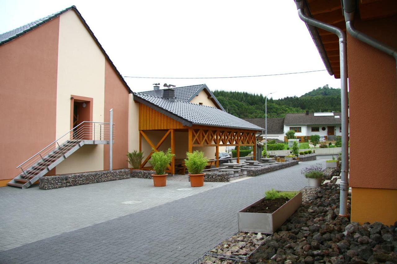 Bistro Im Ring Acomodação com café da manhã Quiddelbach Exterior foto