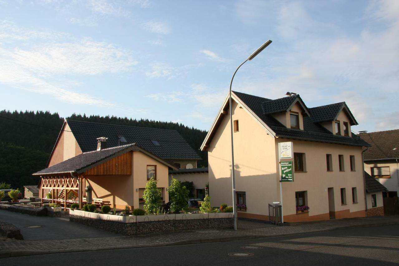 Bistro Im Ring Acomodação com café da manhã Quiddelbach Exterior foto