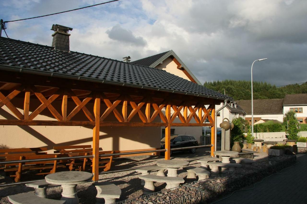 Bistro Im Ring Acomodação com café da manhã Quiddelbach Exterior foto