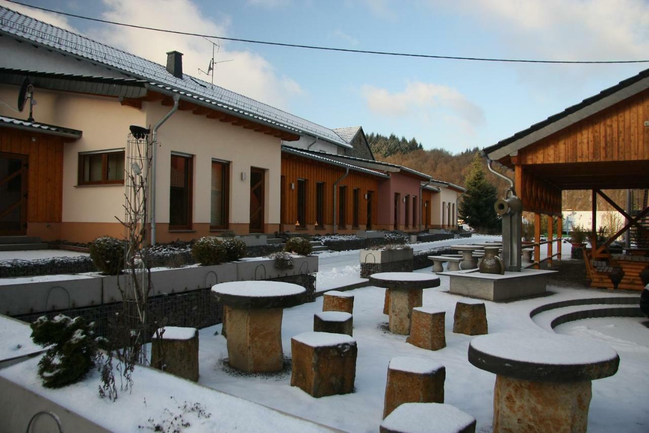 Bistro Im Ring Acomodação com café da manhã Quiddelbach Exterior foto